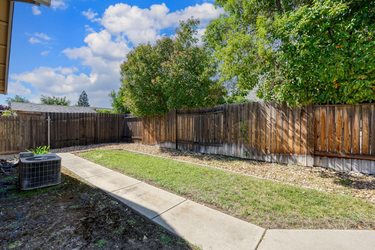 Detail Gallery Image 35 of 38 For 8329 Honeycomb Way, Sacramento,  CA 95828 - 3 Beds | 2 Baths