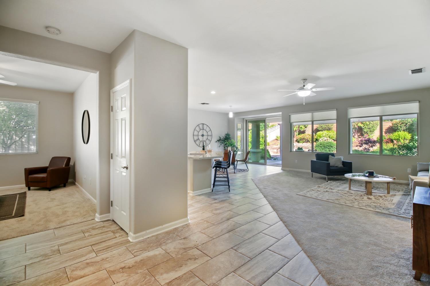 Detail Gallery Image 5 of 47 For 2125 Stonecrest Ln, Lincoln,  CA 95648 - 2 Beds | 2/1 Baths