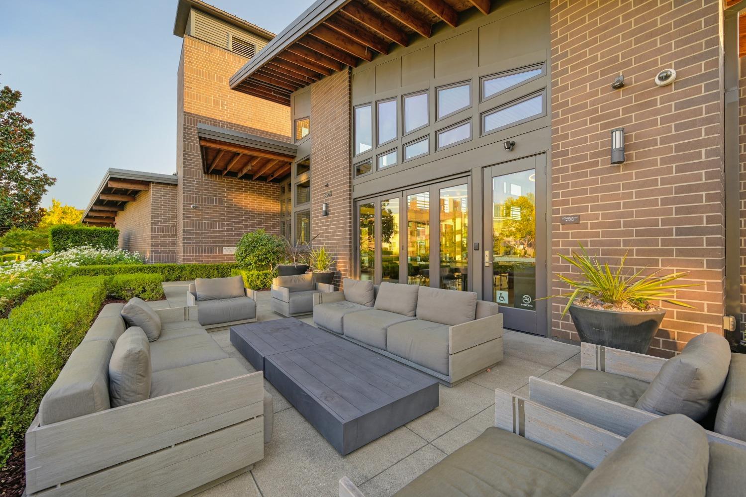 Detail Gallery Image 69 of 89 For 142 Fonseca St, Sacramento,  CA 95816 - 3 Beds | 3/1 Baths