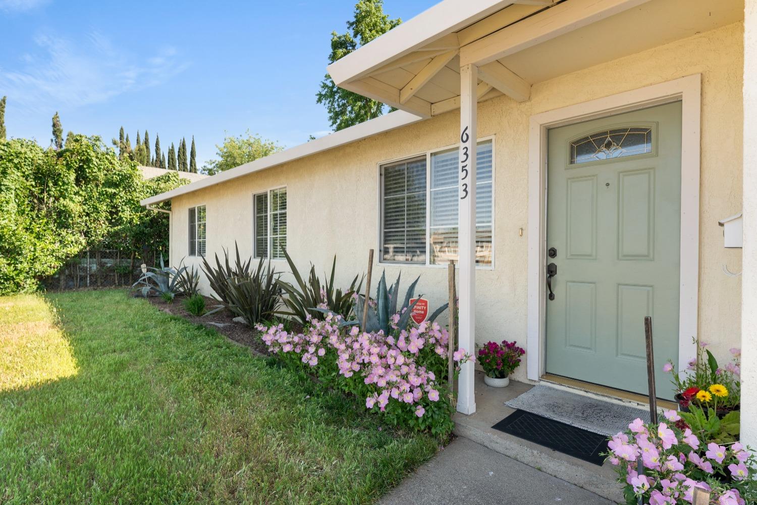 Detail Gallery Image 8 of 52 For 6353 La Cienega Dr, North Highlands,  CA 95660 - 3 Beds | 2 Baths