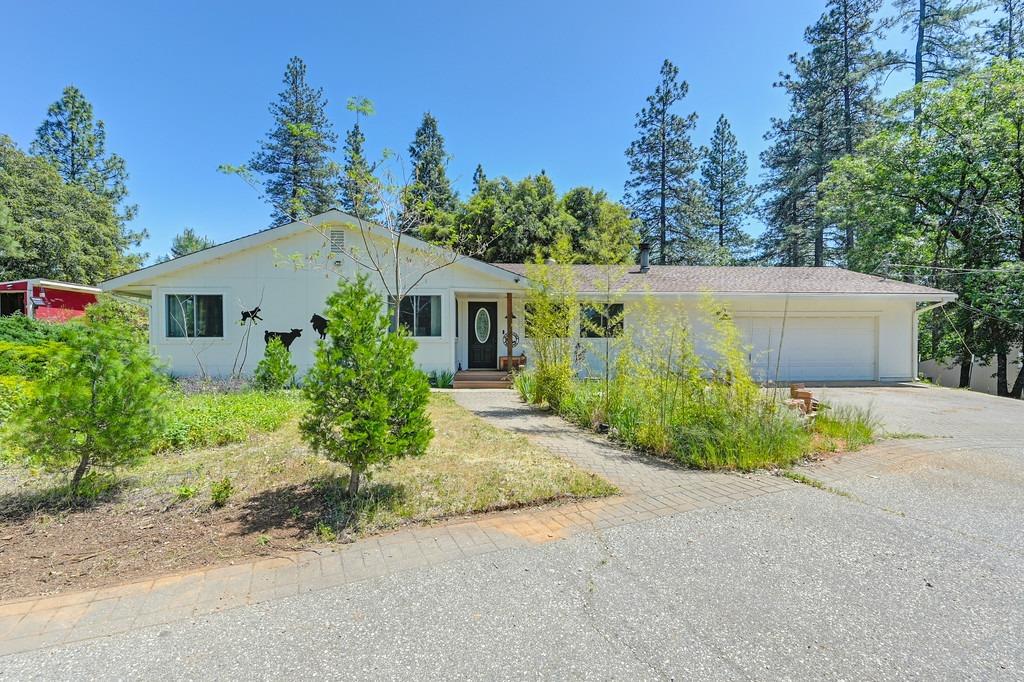 Detail Gallery Image 1 of 38 For 20427 Starlight Ln, Grass Valley,  CA 95945 - 3 Beds | 2 Baths