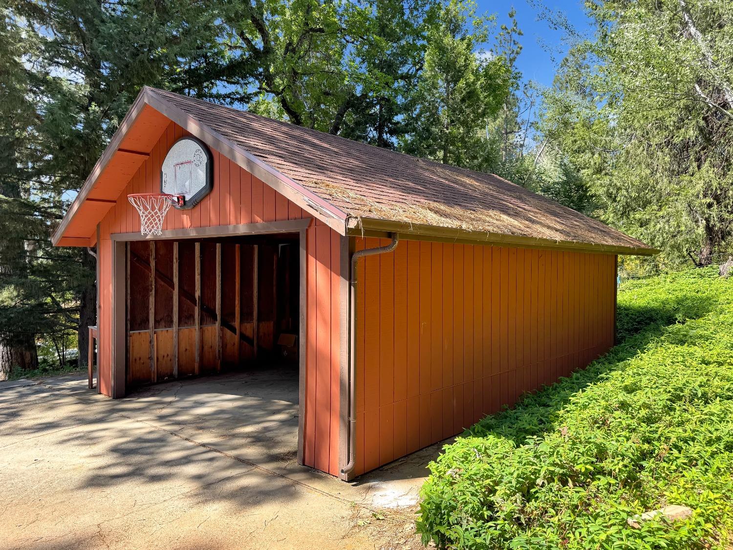 Detail Gallery Image 2 of 22 For 224 Manor Dr, Grass Valley,  CA 95945 - 3 Beds | 2/1 Baths