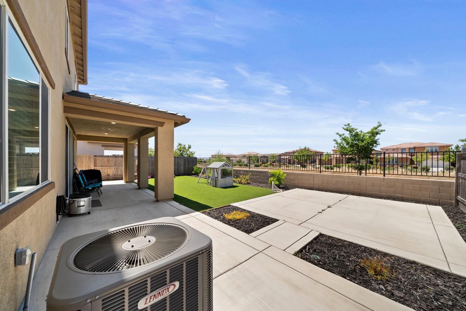 Detail Gallery Image 44 of 48 For 9942 Summerton Cir, Elk Grove,  CA 95624 - 4 Beds | 3/1 Baths
