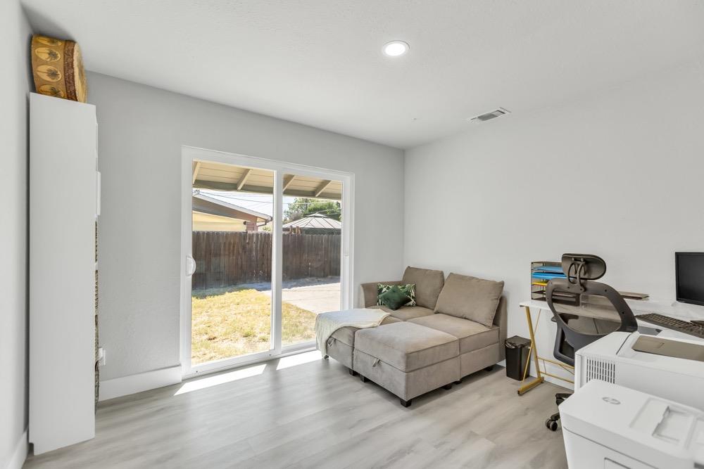 Detail Gallery Image 14 of 19 For 1600 Akron Way, Sacramento,  CA 95822 - 3 Beds | 2 Baths