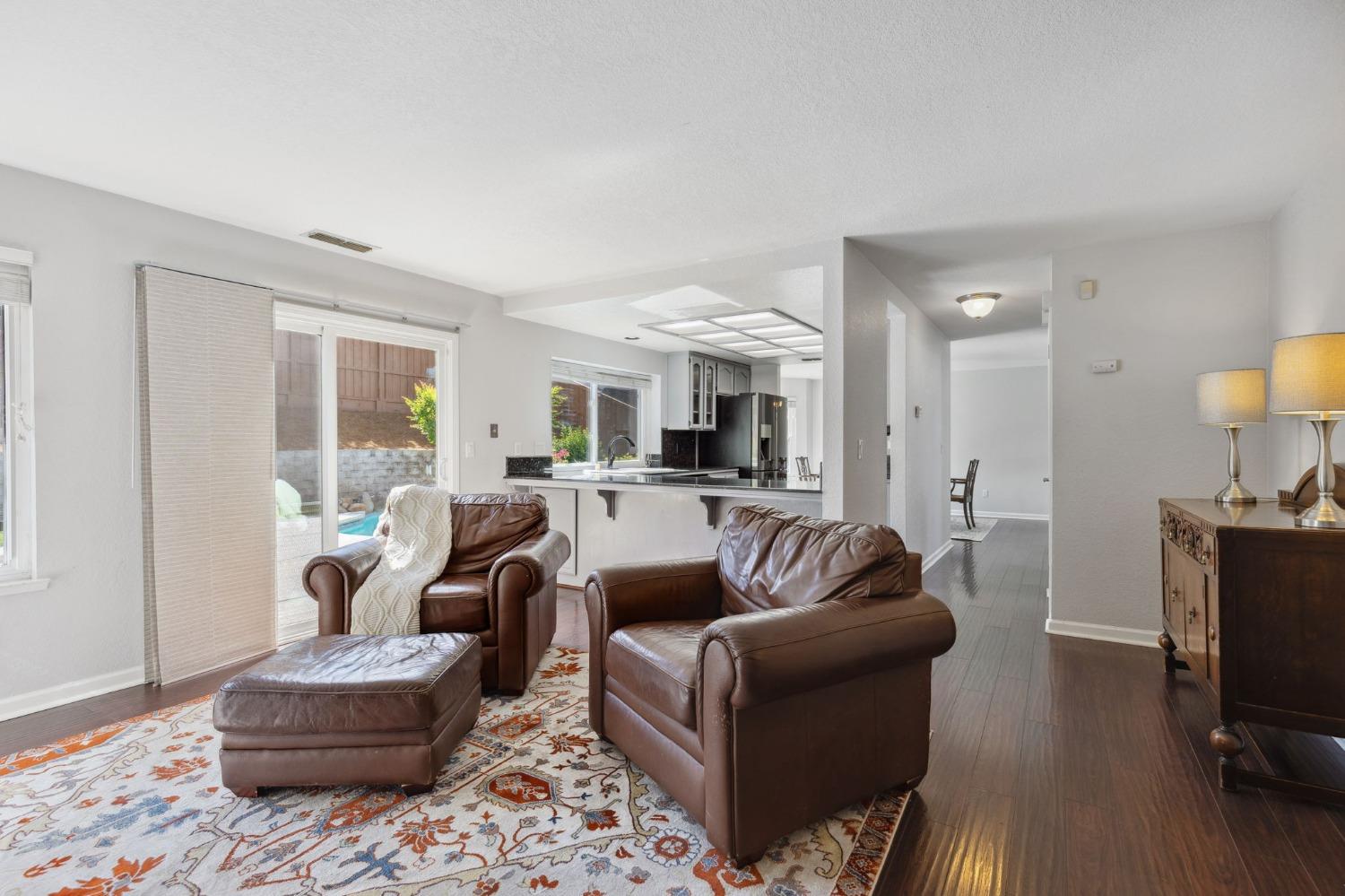 Detail Gallery Image 12 of 40 For 1535 E Colonial Pkwy #E,  Roseville,  CA 95661 - 4 Beds | 2/1 Baths