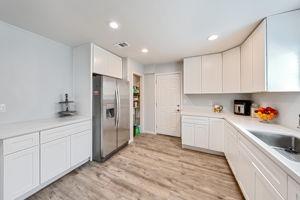 Detail Gallery Image 5 of 15 For 411 Potomac Ave, Sacramento,  CA 95833 - 3 Beds | 2 Baths