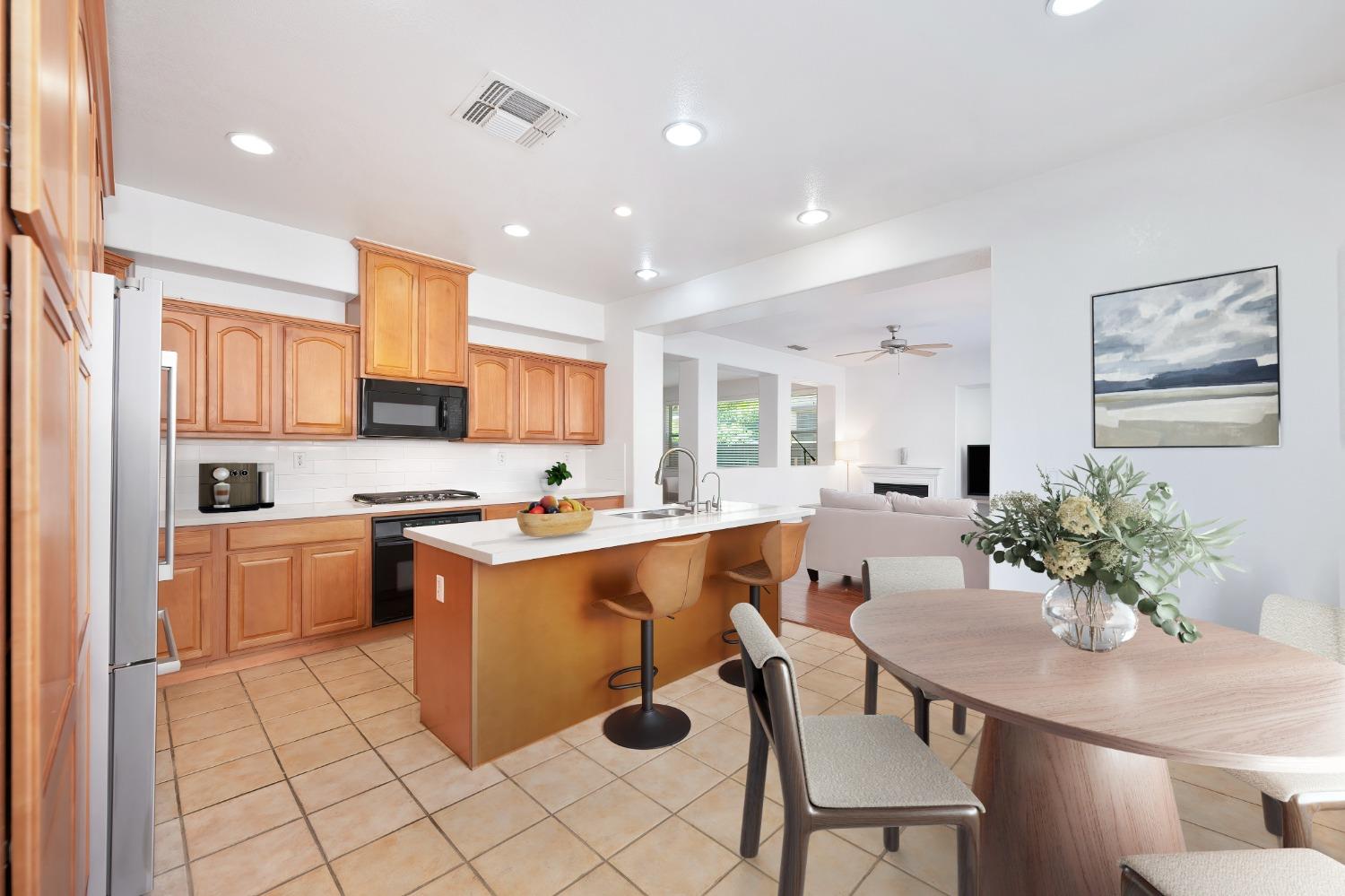 Detail Gallery Image 7 of 38 For 16796 English Country Trl, Lathrop,  CA 95330 - 4 Beds | 3 Baths