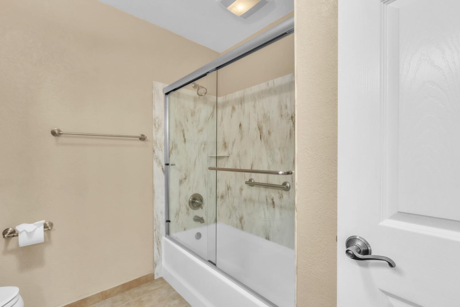 Detail Gallery Image 17 of 34 For 51 Angel Island Circle, Sacramento,  CA 95831 - 4 Beds | 2/1 Baths