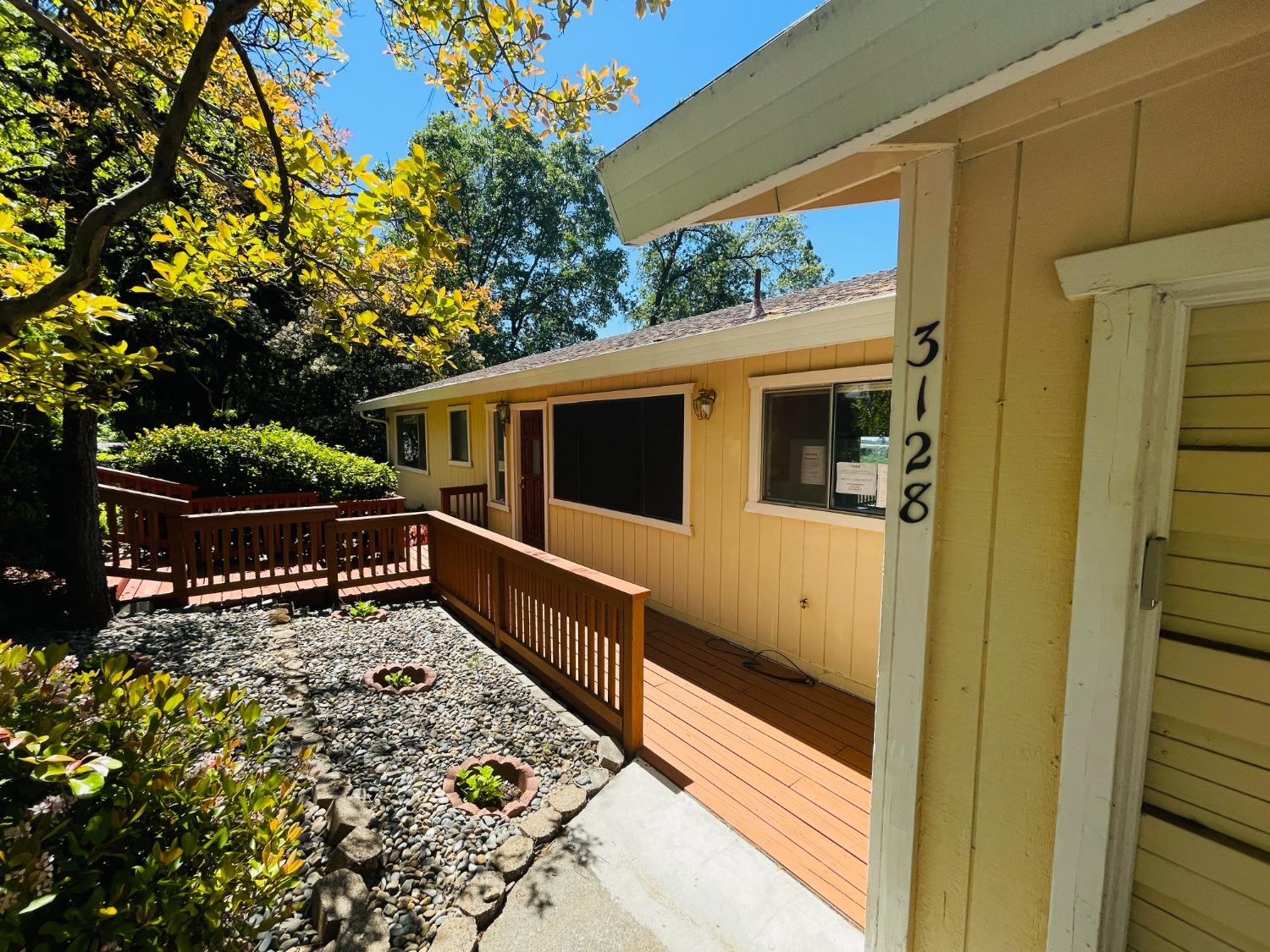 Detail Gallery Image 5 of 35 For 3128 Verde Robles Dr, Camino,  CA 95709 - 3 Beds | 3 Baths