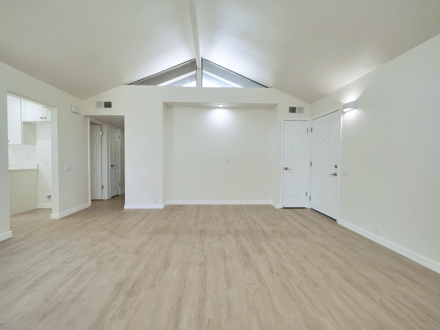 Detail Gallery Image 11 of 52 For 14 Blue Heron Ct, Sacramento,  CA 95833 - 2 Beds | 2 Baths