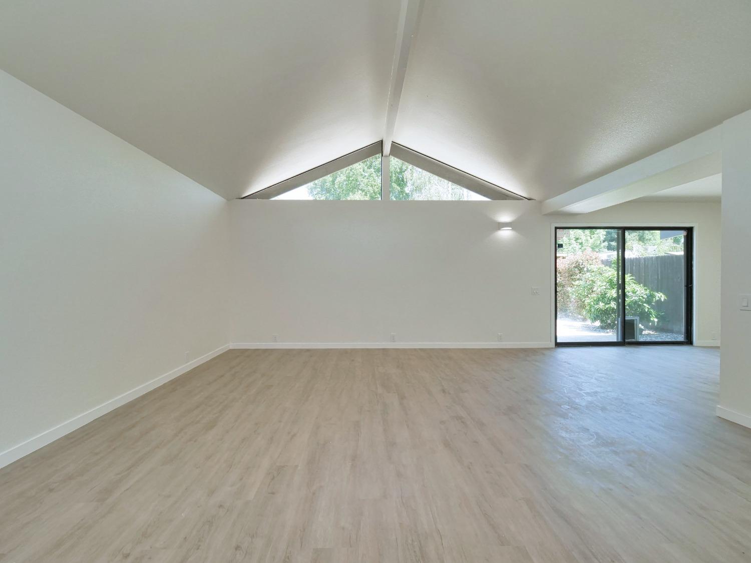 Detail Gallery Image 12 of 52 For 14 Blue Heron Ct, Sacramento,  CA 95833 - 2 Beds | 2 Baths