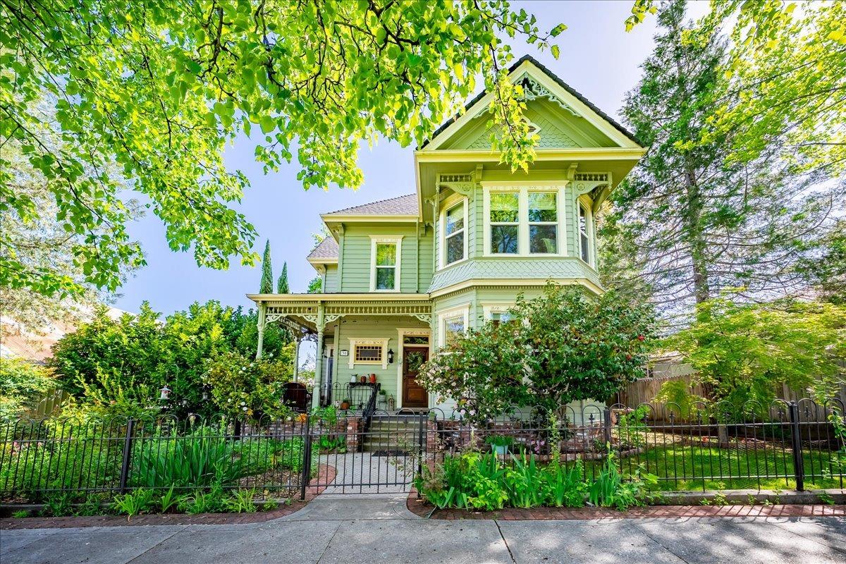 Detail Gallery Image 1 of 70 For 30 W Grass Valley St, Colfax,  CA 95713 - 4 Beds | 2 Baths