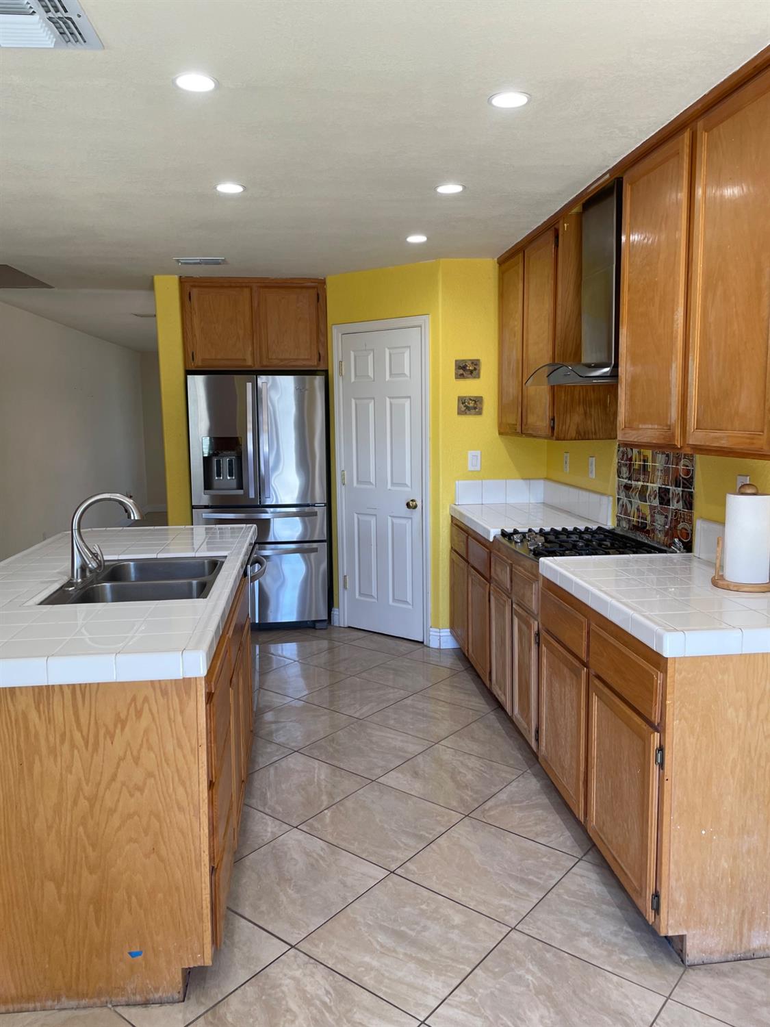 Detail Gallery Image 12 of 37 For 29 Acero Ct, Sacramento,  CA 95835 - 4 Beds | 3 Baths