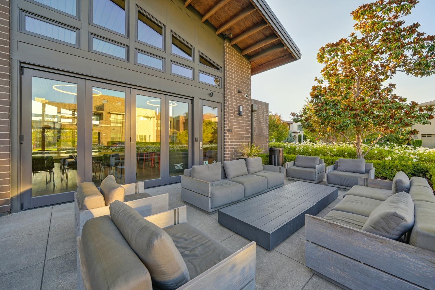 Detail Gallery Image 68 of 89 For 142 Fonseca St, Sacramento,  CA 95816 - 3 Beds | 3/1 Baths