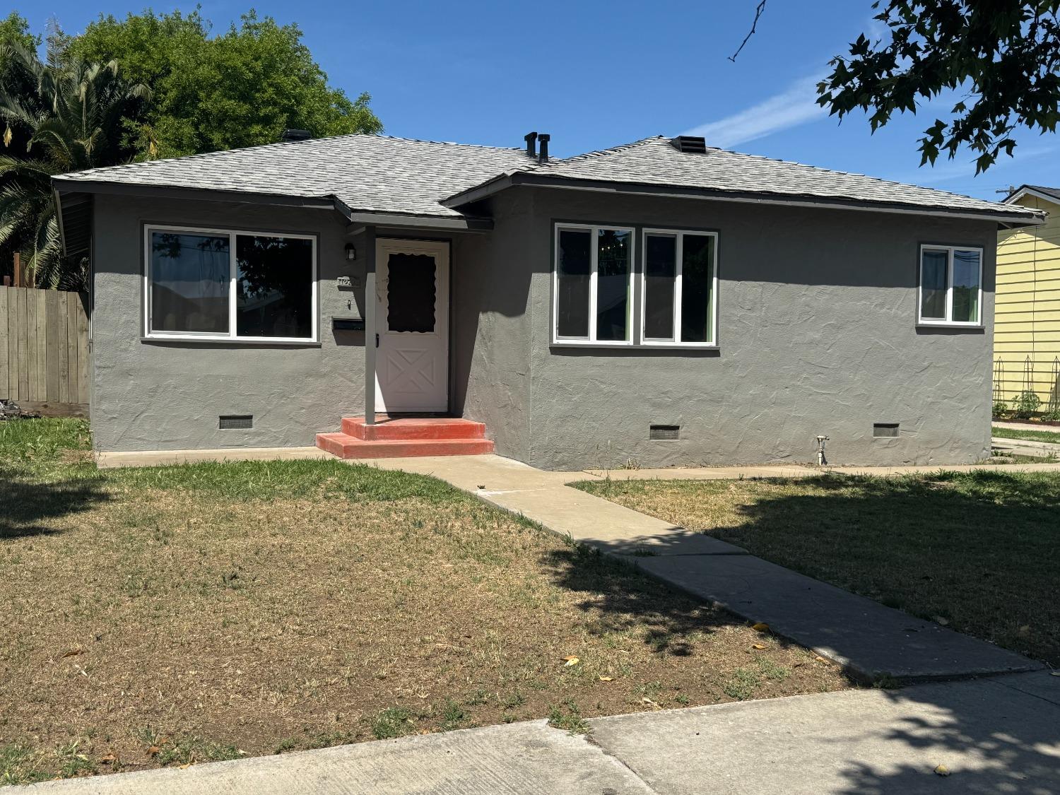 Detail Gallery Image 1 of 22 For 1243 4th St, Los Banos,  CA 93635 - 2 Beds | 1/1 Baths