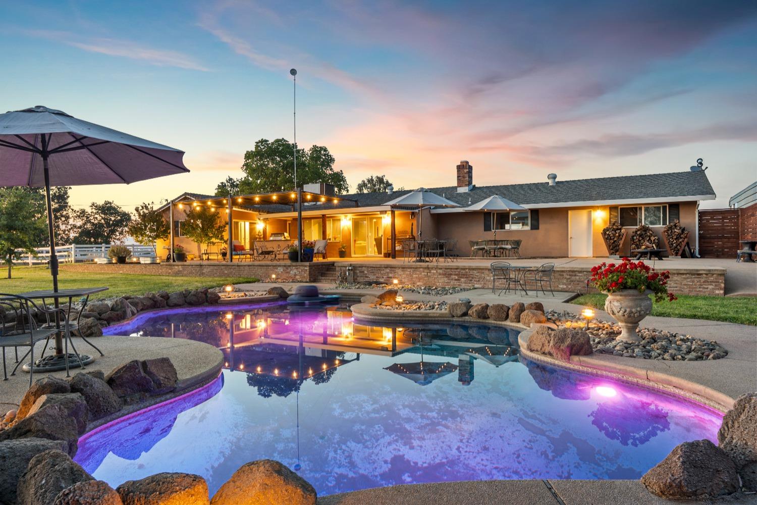 Detail Gallery Image 7 of 99 For 11750 Cresthill Dr, Elk Grove,  CA 95624 - 4 Beds | 2 Baths