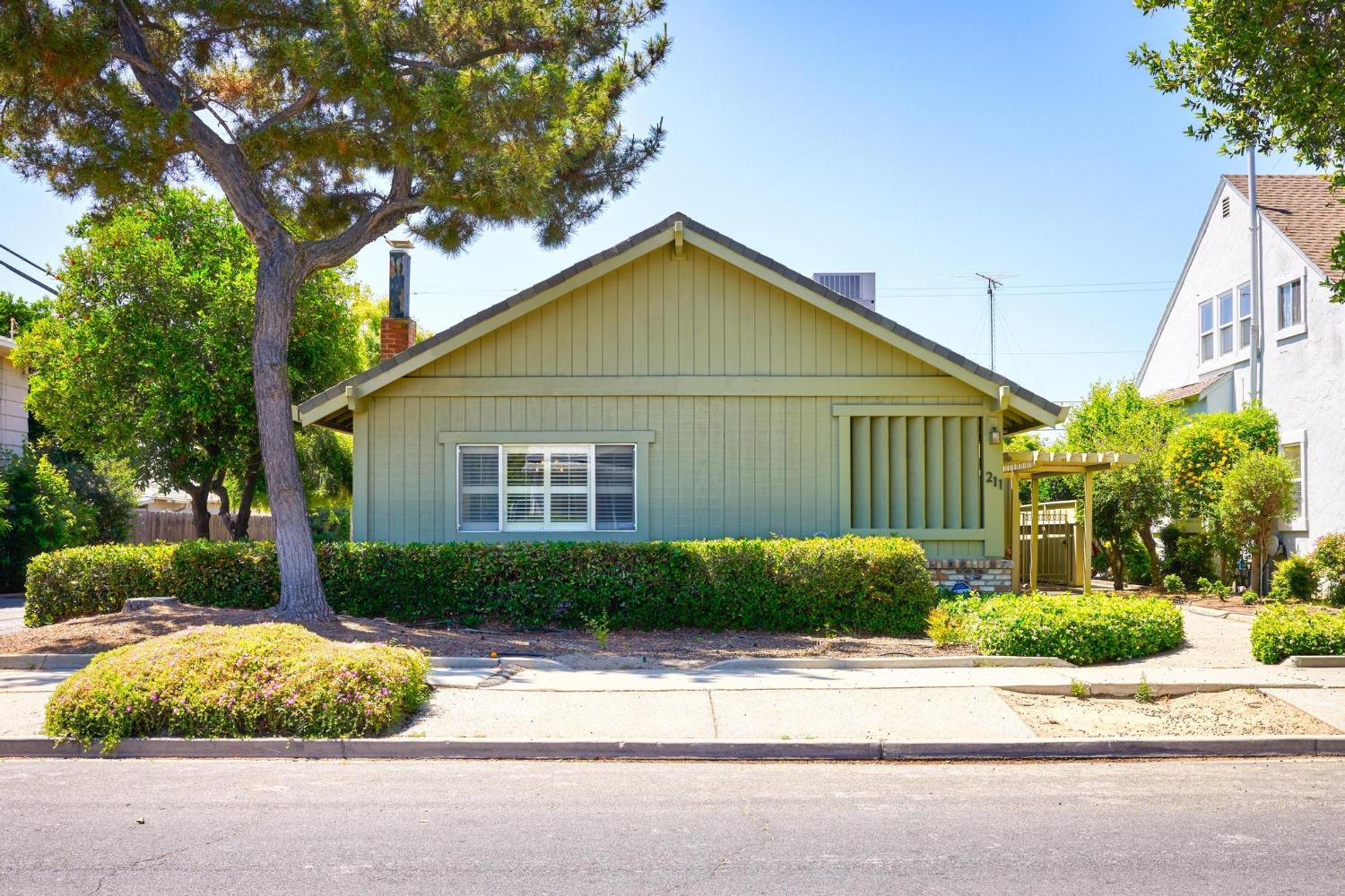 Detail Gallery Image 4 of 53 For 211 N Maple, Manteca,  CA 95336 - 3 Beds | 1 Baths