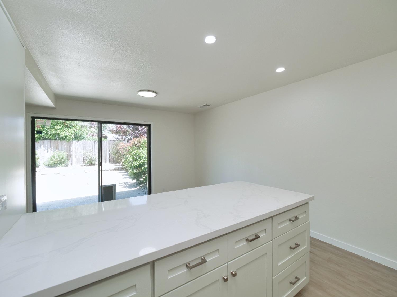 Detail Gallery Image 27 of 52 For 14 Blue Heron Ct, Sacramento,  CA 95833 - 2 Beds | 2 Baths