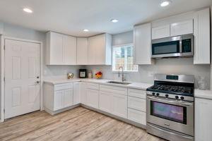 Detail Gallery Image 4 of 15 For 411 Potomac Ave, Sacramento,  CA 95833 - 3 Beds | 2 Baths