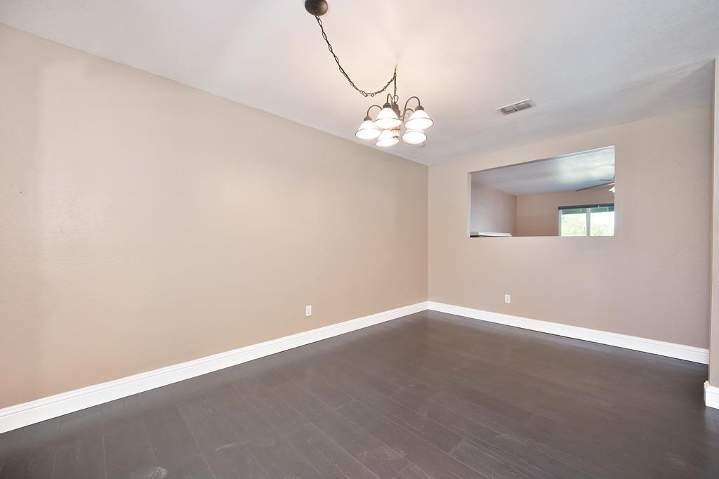 Detail Gallery Image 6 of 30 For 5801 Pecan Ave, Orangevale,  CA 95662 - 4 Beds | 2/1 Baths