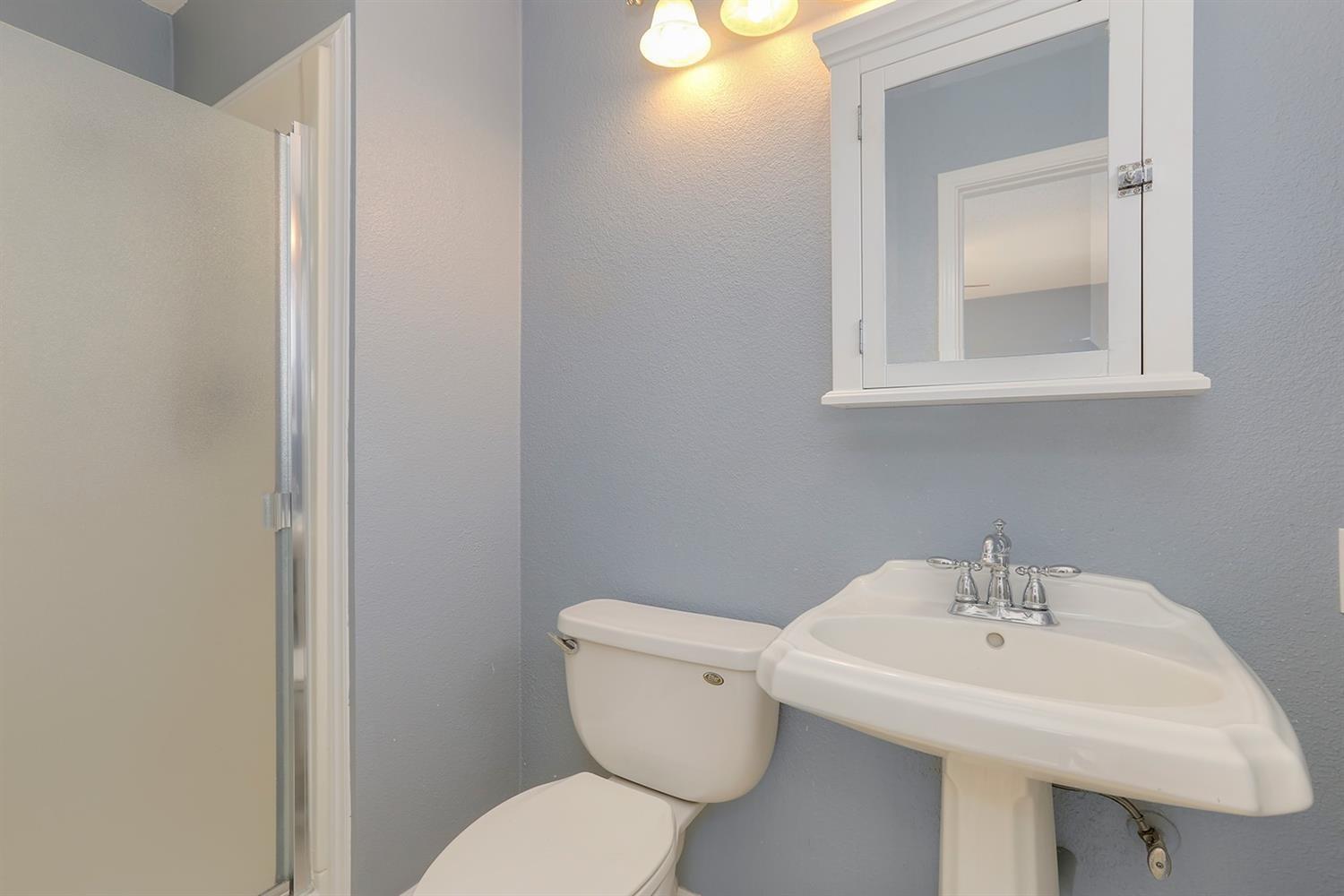 Detail Gallery Image 14 of 17 For 6916 Farmington Way, Sacramento,  CA 95828 - 3 Beds | 2 Baths