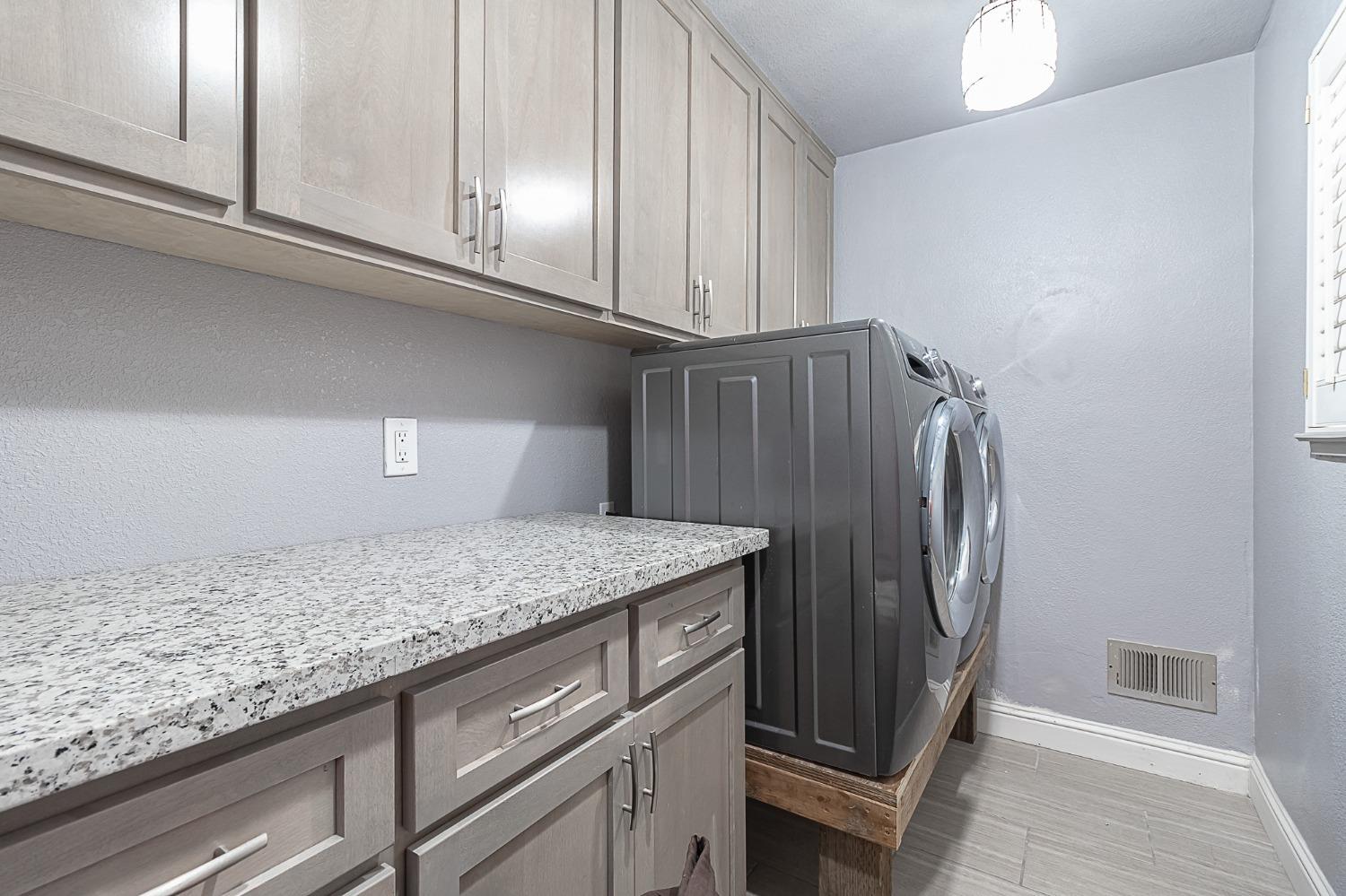 Detail Gallery Image 16 of 33 For 9925 Poppy Hills Dr, Oakdale,  CA 95361 - 4 Beds | 2 Baths