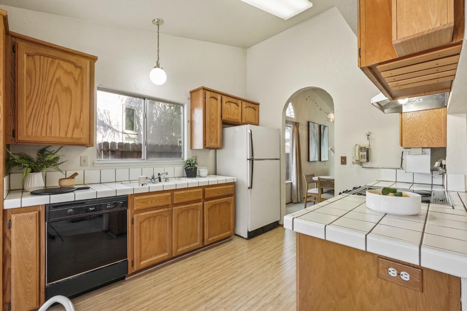 Detail Gallery Image 17 of 38 For 8329 Honeycomb Way, Sacramento,  CA 95828 - 3 Beds | 2 Baths