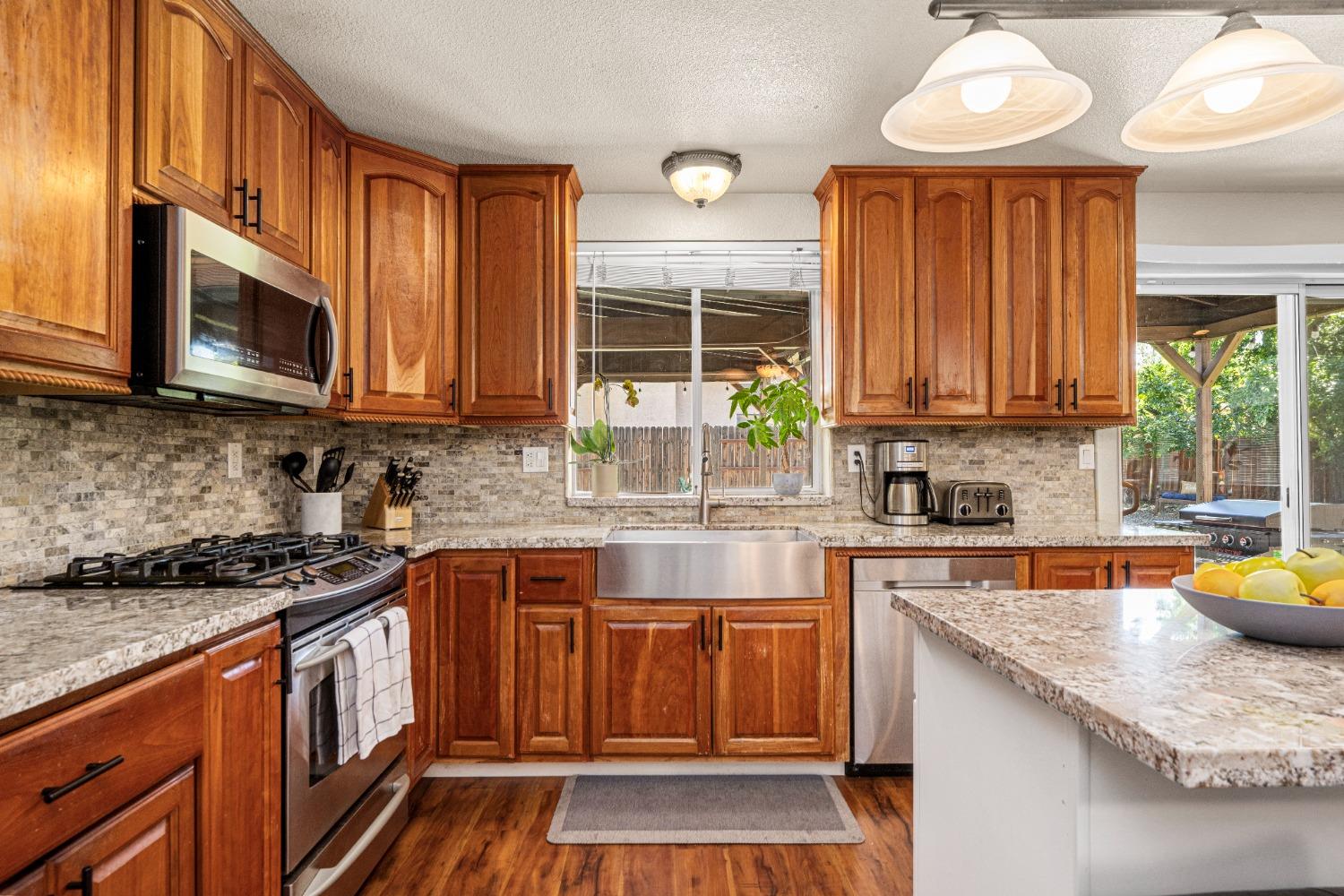 Detail Gallery Image 15 of 42 For 2106 Cargill Way, Roseville,  CA 95747 - 4 Beds | 2/1 Baths