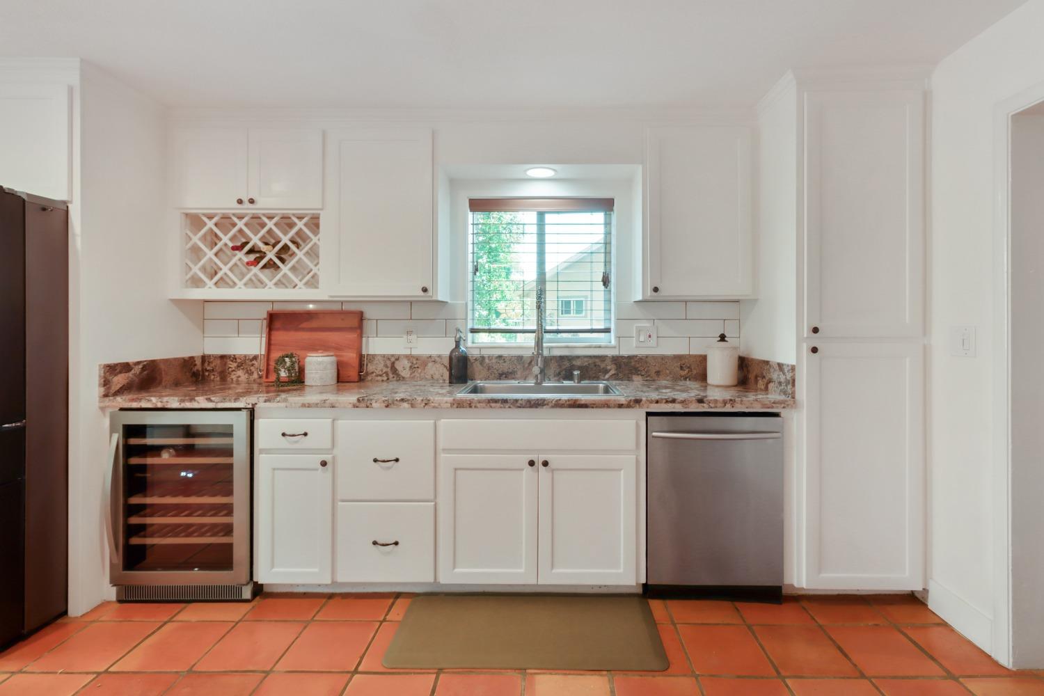 Detail Gallery Image 18 of 98 For 2590 S River Rd, West Sacramento,  CA 95691 - 3 Beds | 2/1 Baths