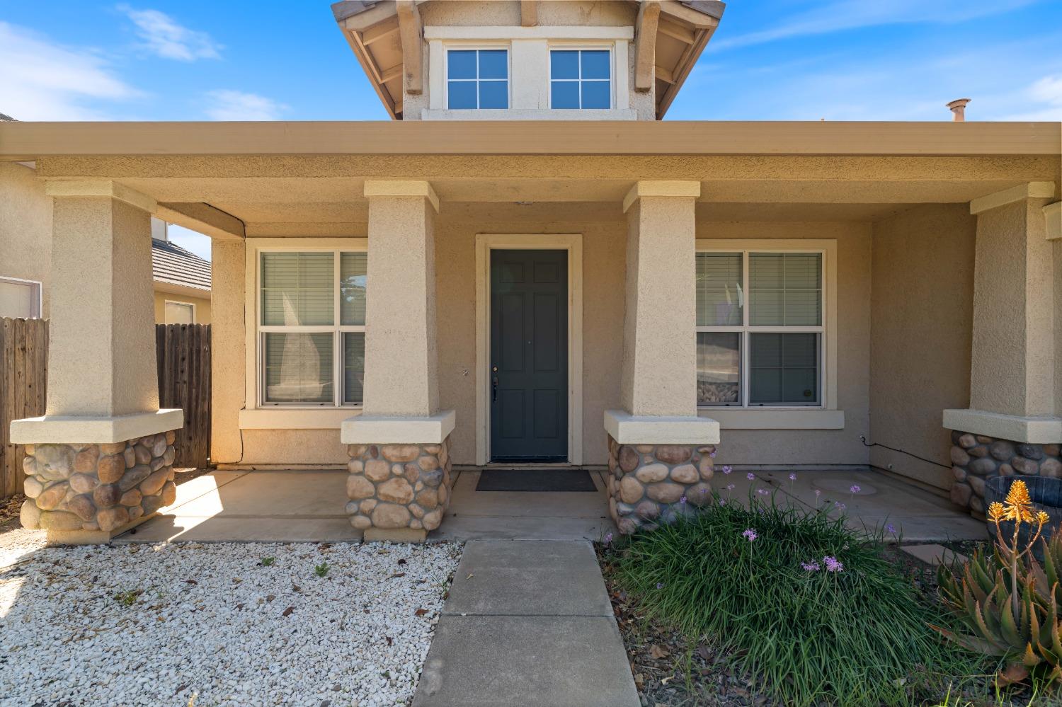 Detail Gallery Image 4 of 41 For 9443 Marius Way, Sacramento,  CA 95829 - 4 Beds | 2 Baths