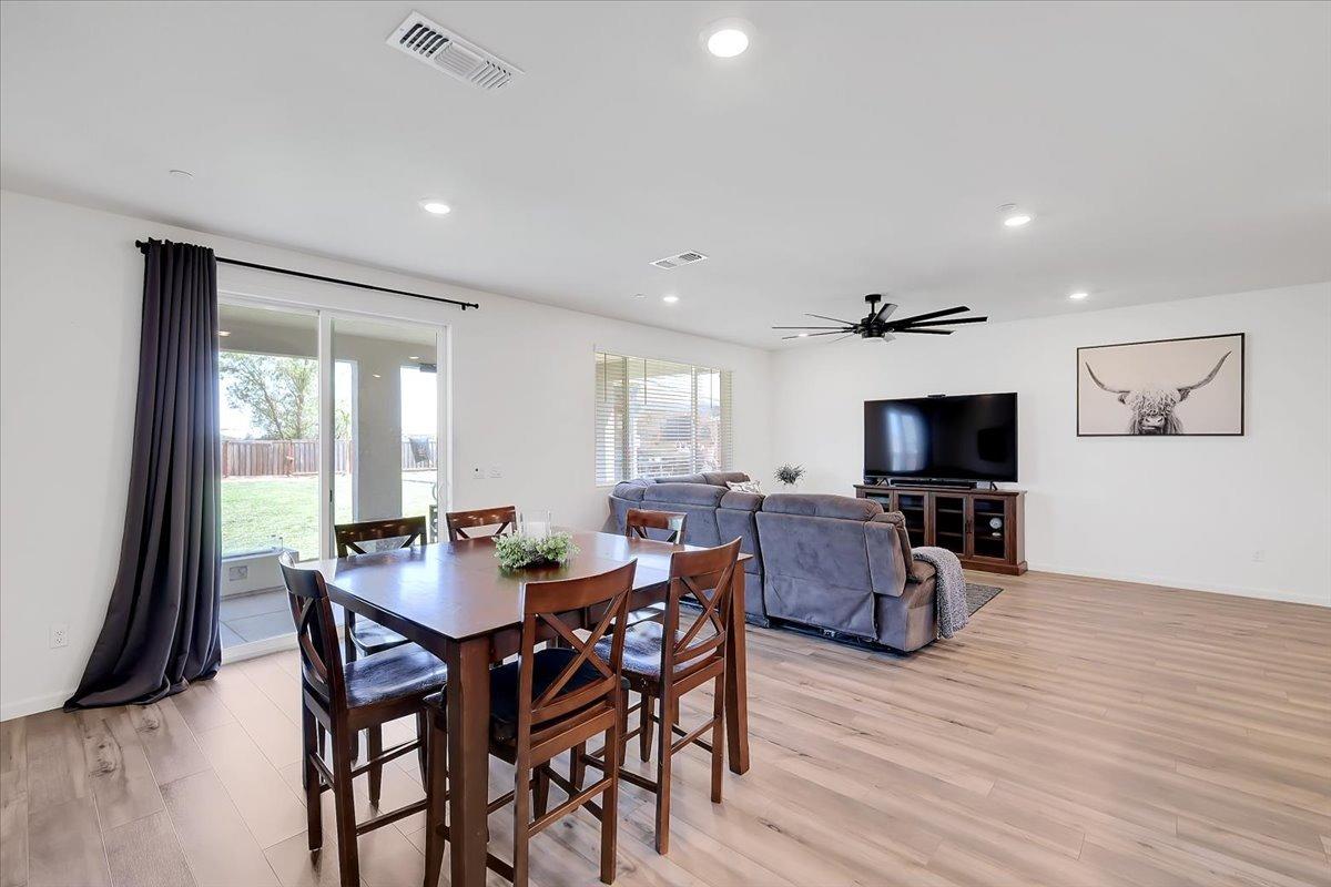 Detail Gallery Image 12 of 63 For 1465 Minories Dr, Plumas Lake,  CA 95961 - 3 Beds | 2 Baths