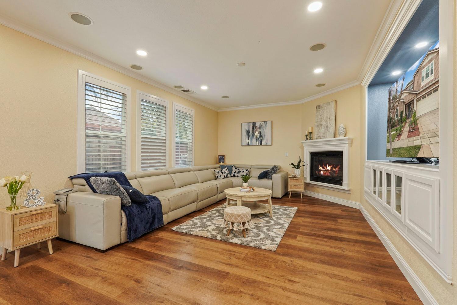 Detail Gallery Image 6 of 39 For 610 W La Canada Ave, Mountain House,  CA 95391 - 5 Beds | 3/1 Baths