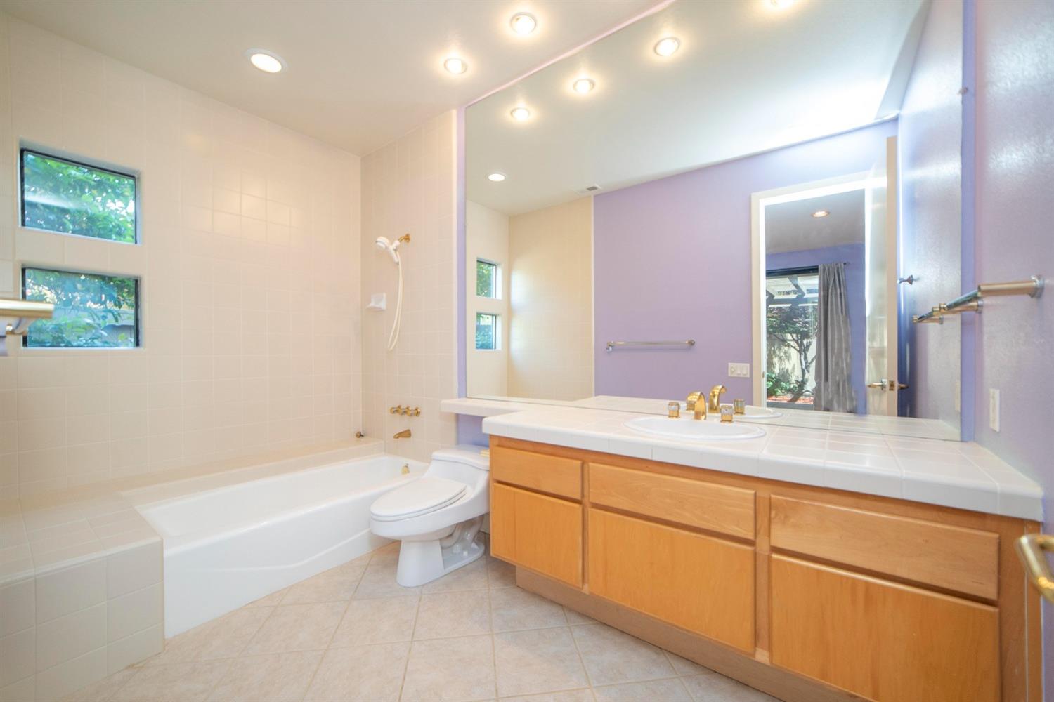Detail Gallery Image 34 of 94 For 11457 Huntington Village Ln, Gold River,  CA 95670 - 4 Beds | 4/2 Baths