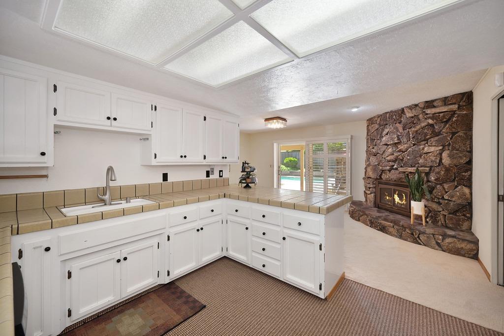 Detail Gallery Image 14 of 65 For 7600 Woodland Ln, Fair Oaks,  CA 95628 - 5 Beds | 3 Baths
