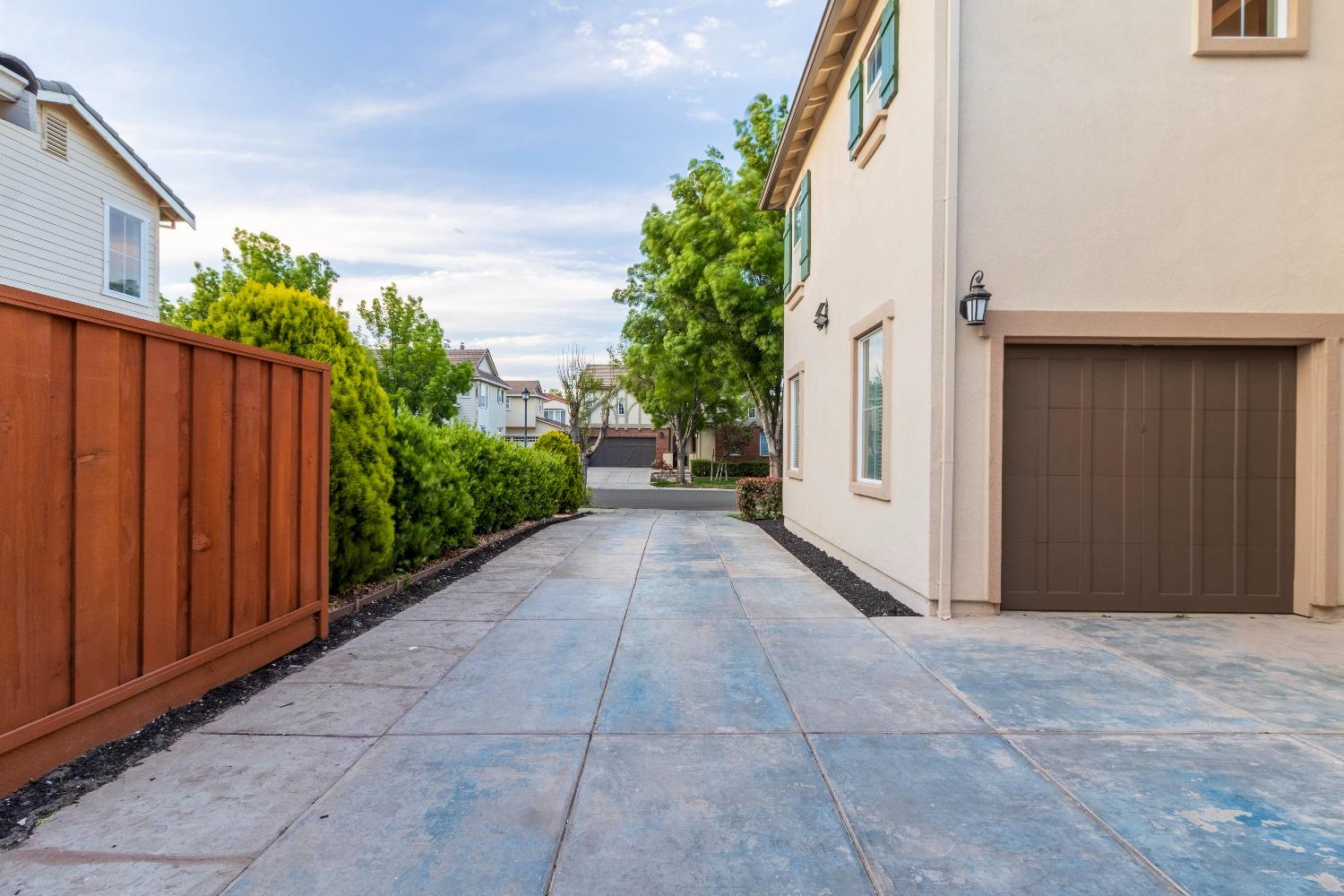 Detail Gallery Image 6 of 86 For 306 W Conejo Ave, Mountain House,  CA 95391 - 5 Beds | 4 Baths