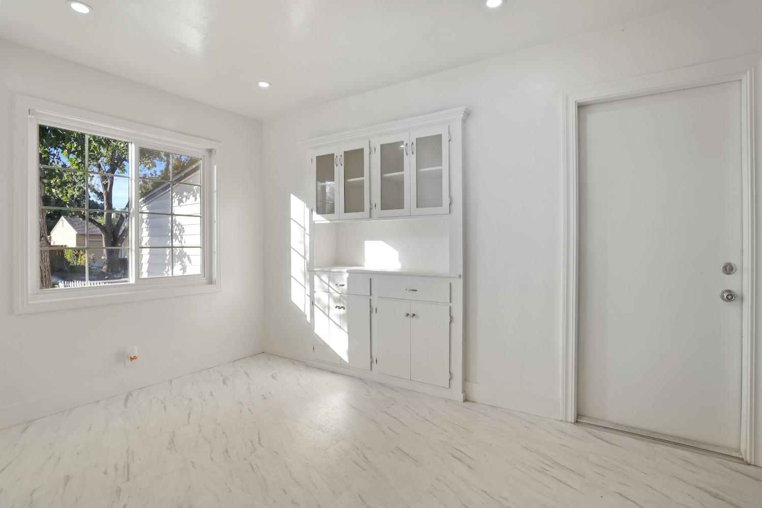 Detail Gallery Image 6 of 13 For 2317 W Harding, Stockton,  CA 95203 - 3 Beds | 2 Baths