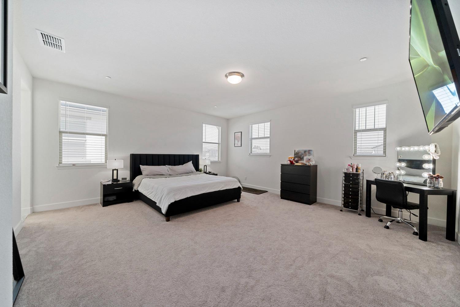 Detail Gallery Image 26 of 48 For 9942 Summerton Cir, Elk Grove,  CA 95624 - 4 Beds | 3/1 Baths