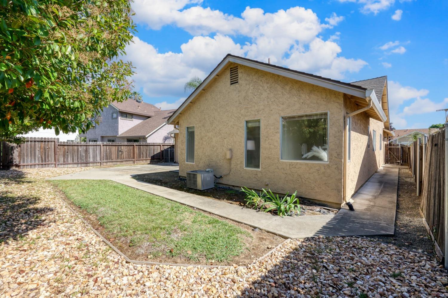 Detail Gallery Image 36 of 38 For 8329 Honeycomb Way, Sacramento,  CA 95828 - 3 Beds | 2 Baths
