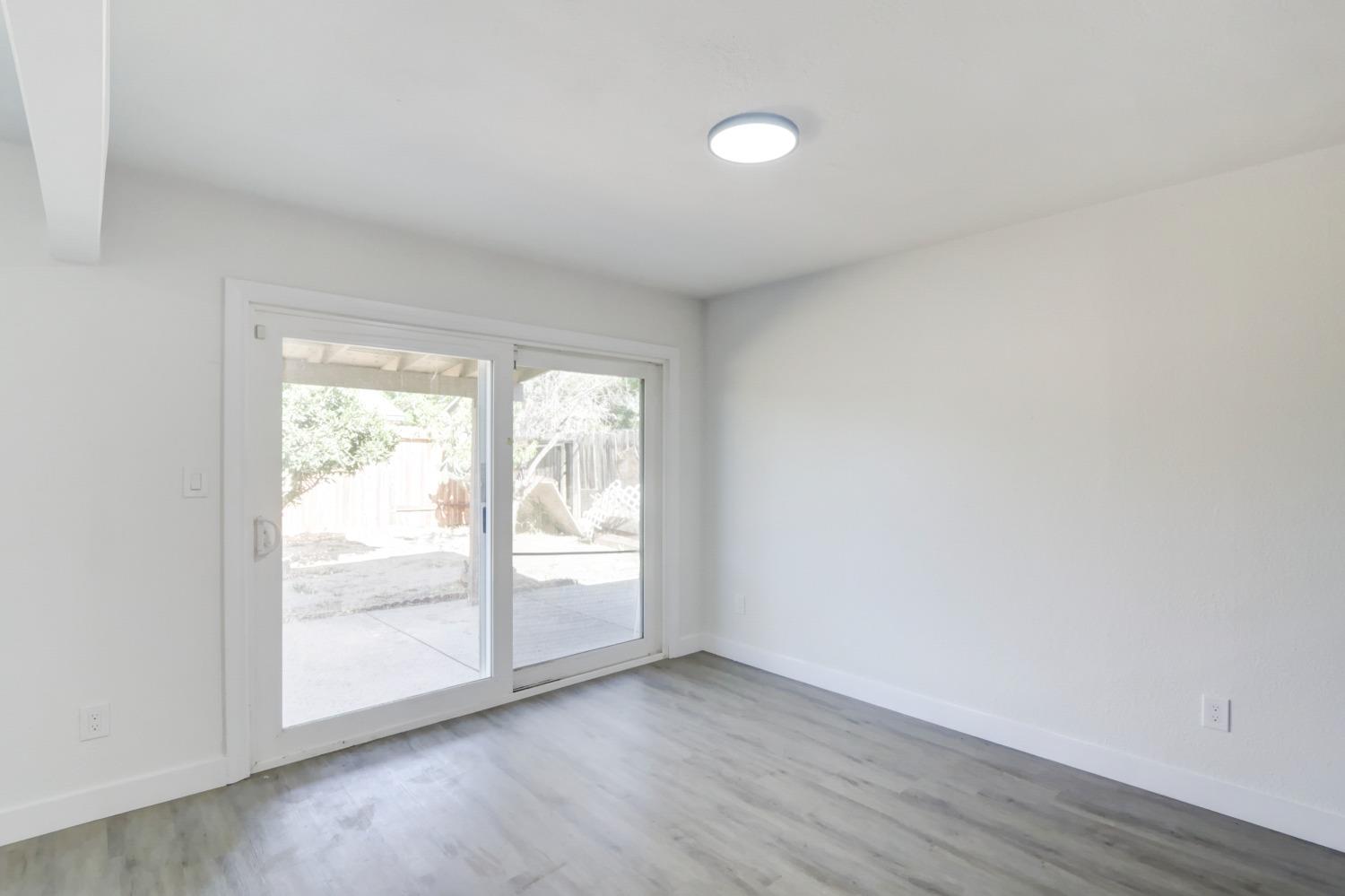 Detail Gallery Image 10 of 41 For 7915 Center Pkwy, Sacramento,  CA 95823 - 3 Beds | 1/1 Baths