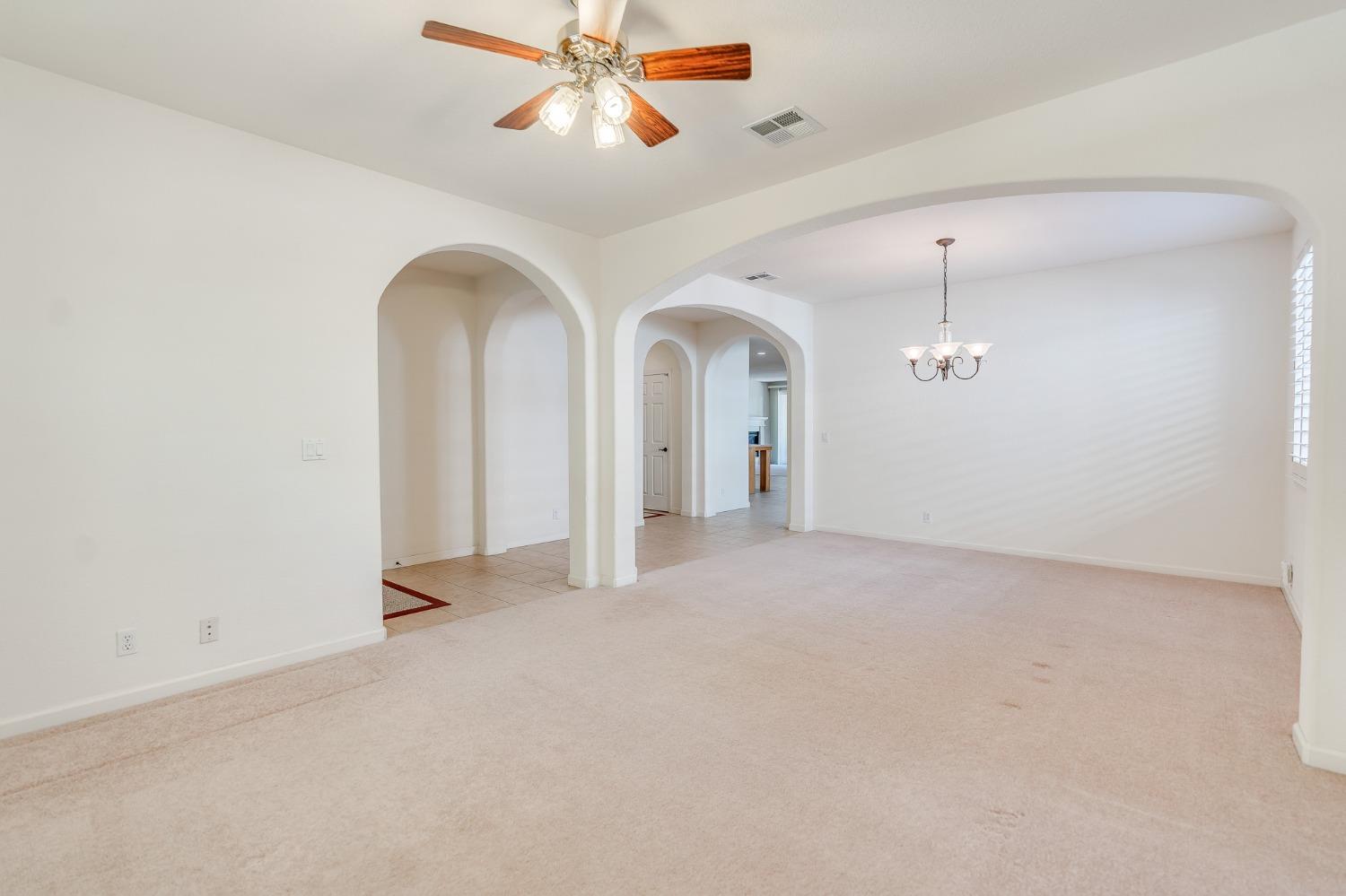 Detail Gallery Image 9 of 77 For 2080 Maximillian Ct, Los Banos,  CA 93635 - 4 Beds | 2/1 Baths