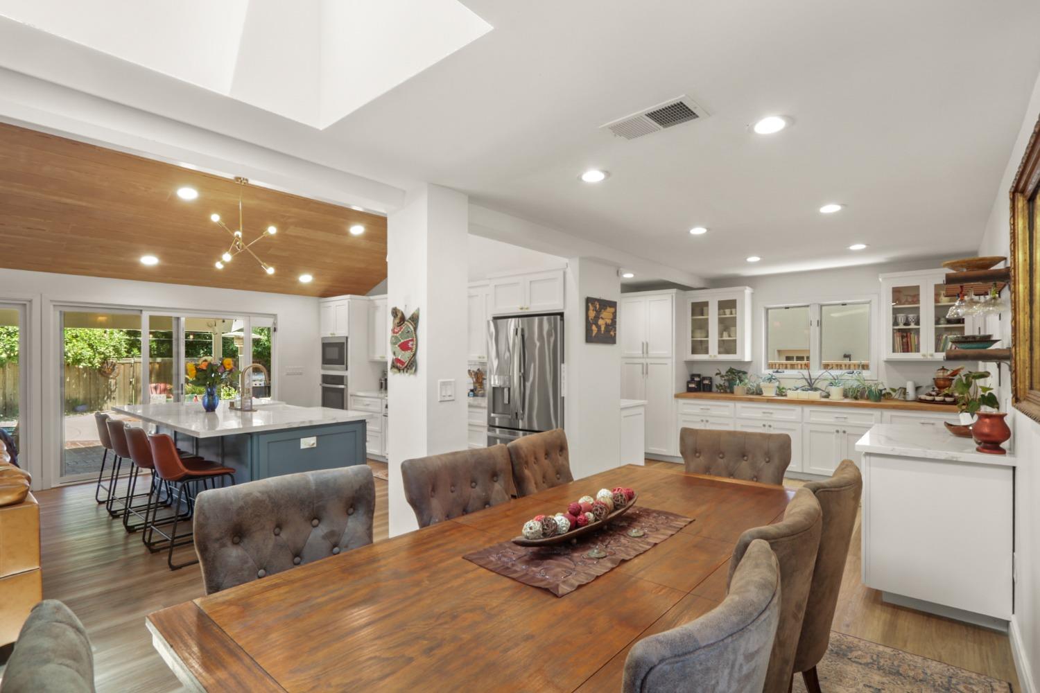 Detail Gallery Image 10 of 68 For 120 Clunie Dr, Sacramento,  CA 95864 - 4 Beds | 3/1 Baths