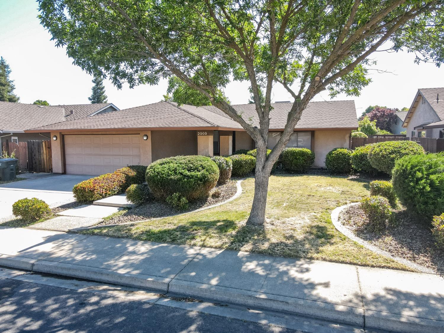 Detail Gallery Image 2 of 42 For 2000 Lincoln Oak Dr, Modesto,  CA 95355 - 3 Beds | 2 Baths