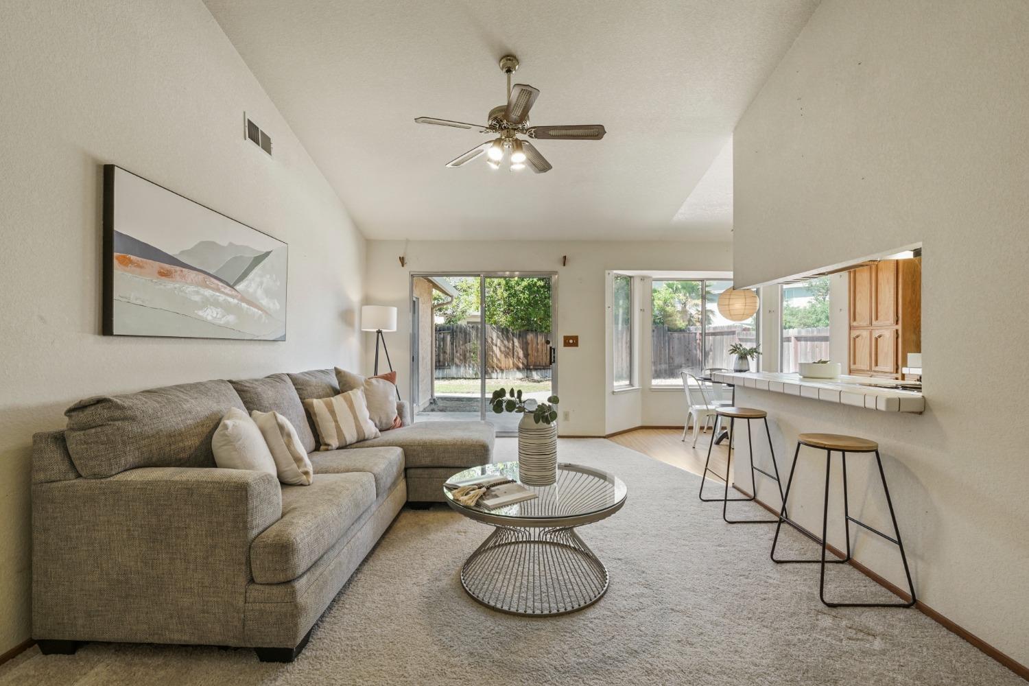 Detail Gallery Image 12 of 38 For 8329 Honeycomb Way, Sacramento,  CA 95828 - 3 Beds | 2 Baths