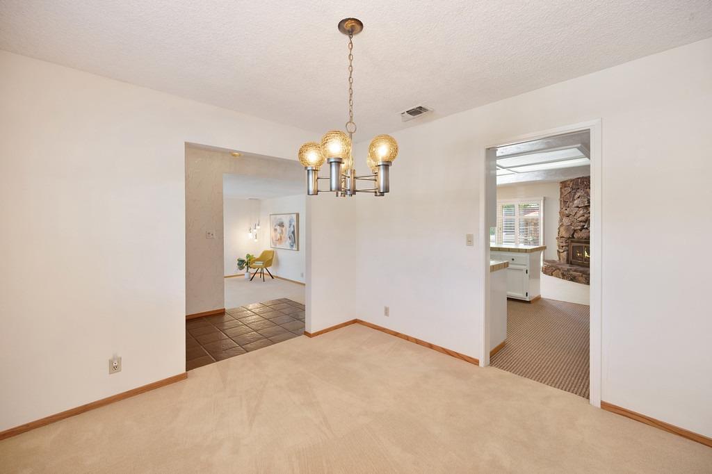 Detail Gallery Image 13 of 65 For 7600 Woodland Ln, Fair Oaks,  CA 95628 - 5 Beds | 3 Baths