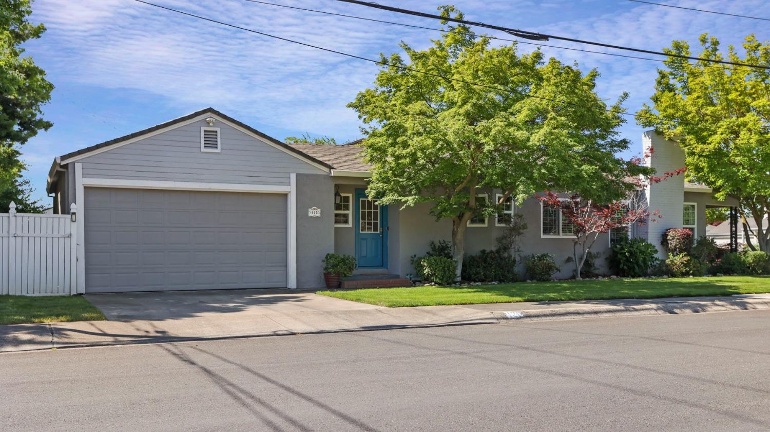 Detail Gallery Image 9 of 41 For 1120 W Oak St, Lodi,  CA 95240 - 3 Beds | 2 Baths