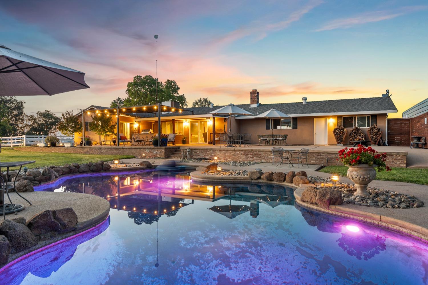 Detail Gallery Image 13 of 99 For 11750 Cresthill Dr, Elk Grove,  CA 95624 - 4 Beds | 2 Baths