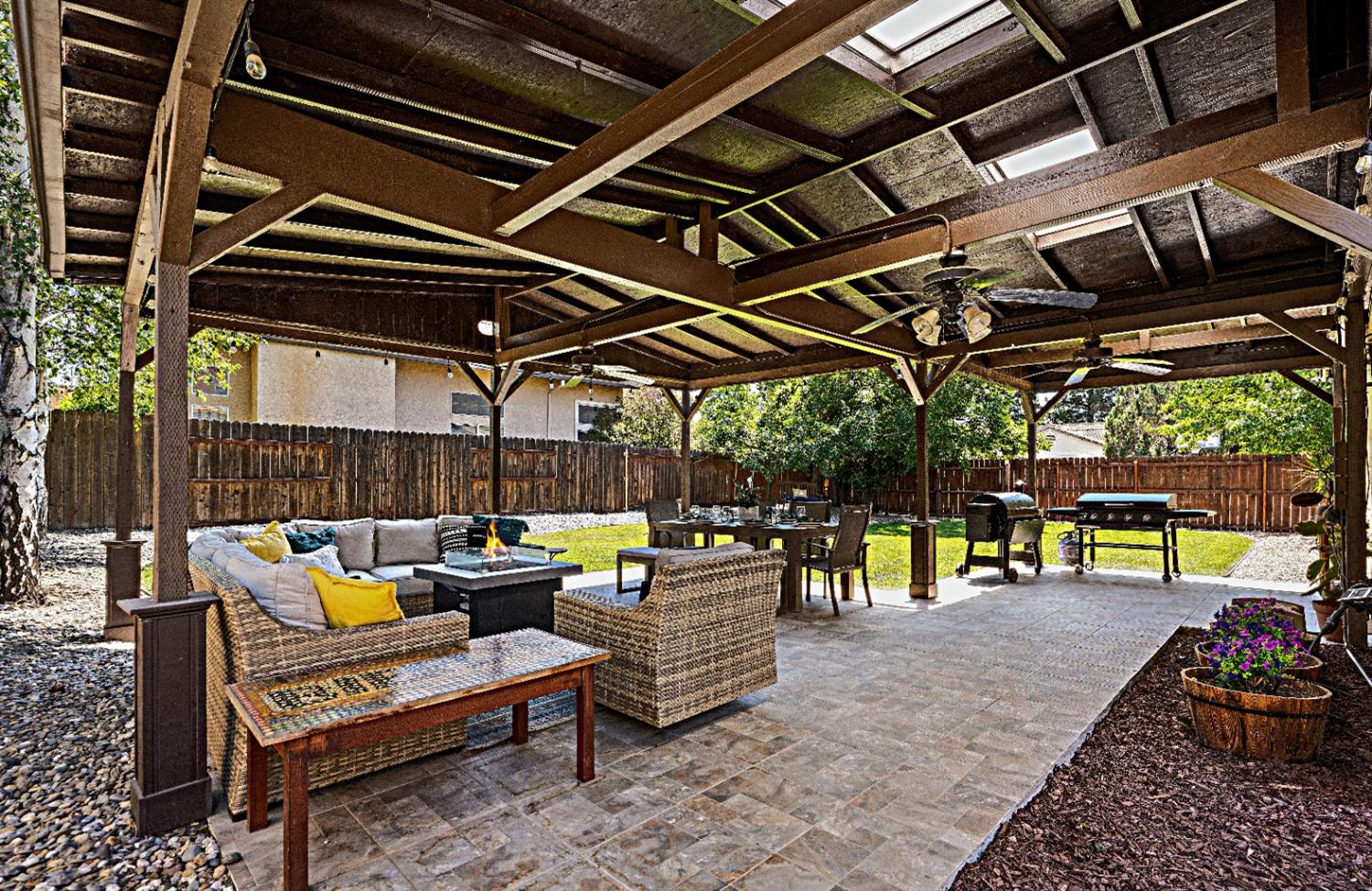 Detail Gallery Image 5 of 42 For 2106 Cargill Way, Roseville,  CA 95747 - 4 Beds | 2/1 Baths