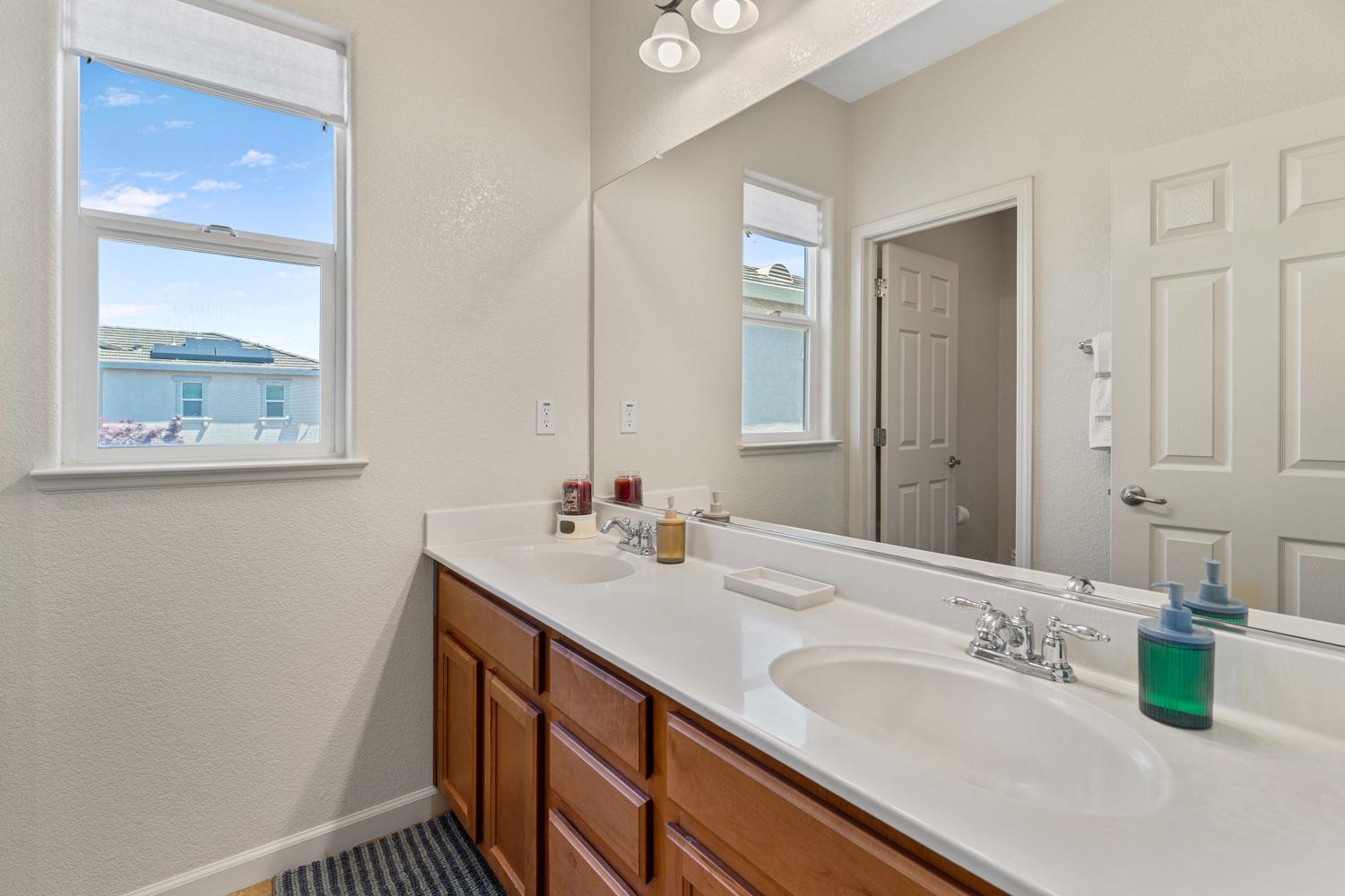 Detail Gallery Image 19 of 49 For 1869 Mammoth Way, Sacramento,  CA 95834 - 3 Beds | 3 Baths