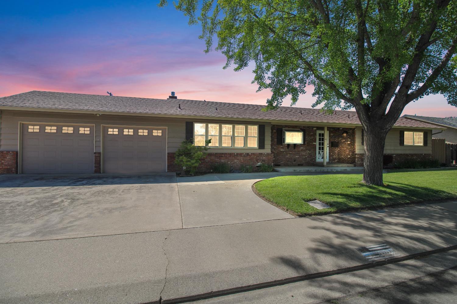 Detail Gallery Image 1 of 44 For 2805 Sheffield Ln, Modesto,  CA 95350 - 3 Beds | 2 Baths