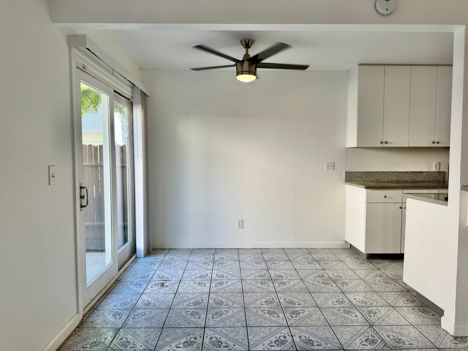 Detail Gallery Image 10 of 53 For 4742 Greenholme Dr #3,  Sacramento,  CA 95842 - 2 Beds | 1 Baths